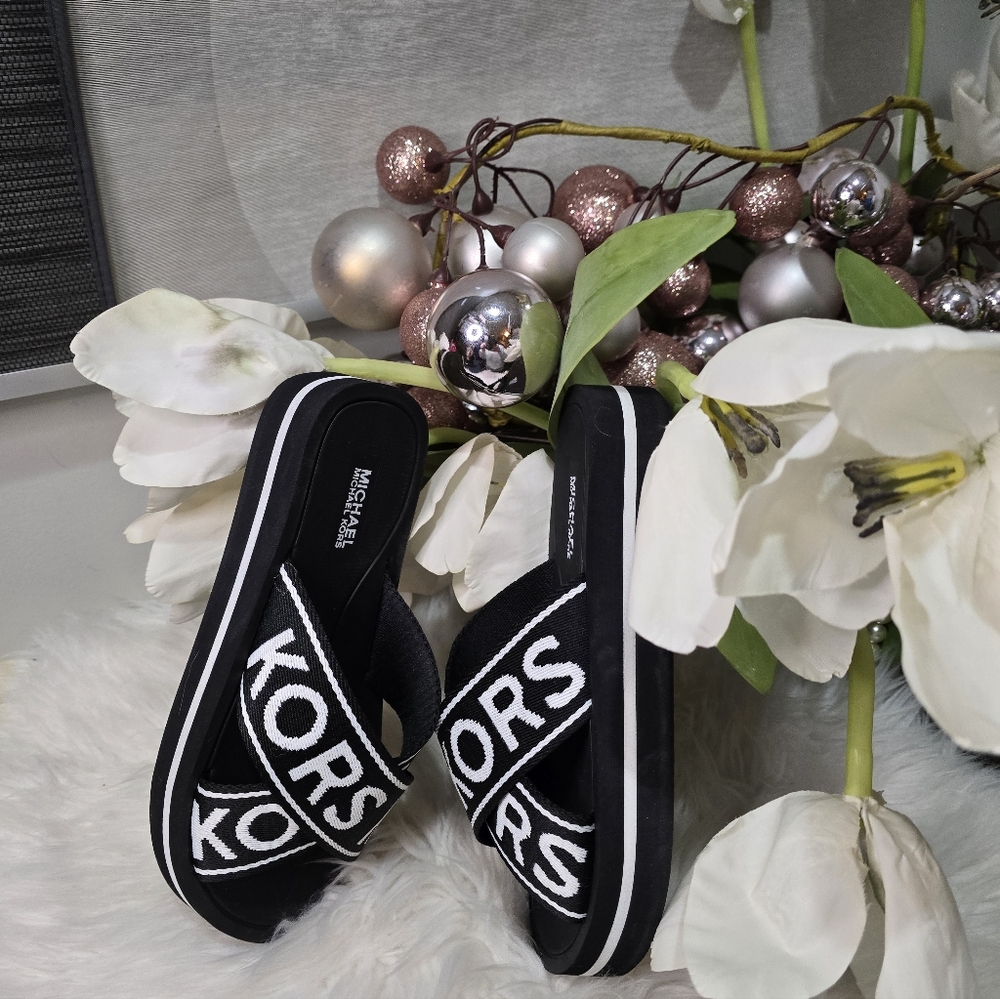 Michael Kors womens slides Color:black/whiteBrand new - Picture 4 of 6